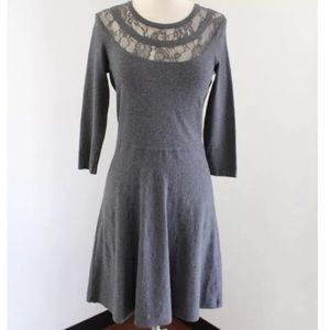 ❗️FIRM❗️NWT 0/2 XS Vince Camuto grey lace neck dress